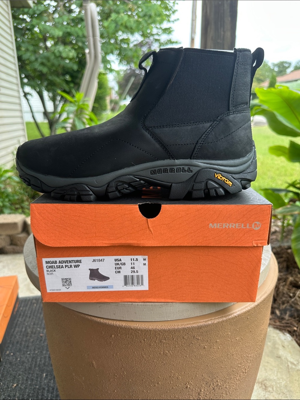 Merrell Black Men's Chelsea/Chukka Boots with Vibram Outsole